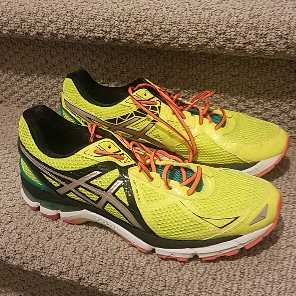 Mens running shoes- Like NEW